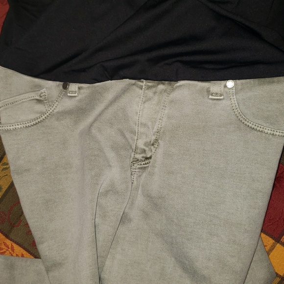 New Paige Chandler P.D.Venice Crop Maternity Jeans - Picture 5 of 9